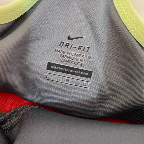 NIKE Runner Top - Picture 3 of 5